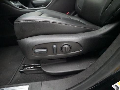 Used 2023 GMC Acadia SLT w/ Elevation Edition image 30