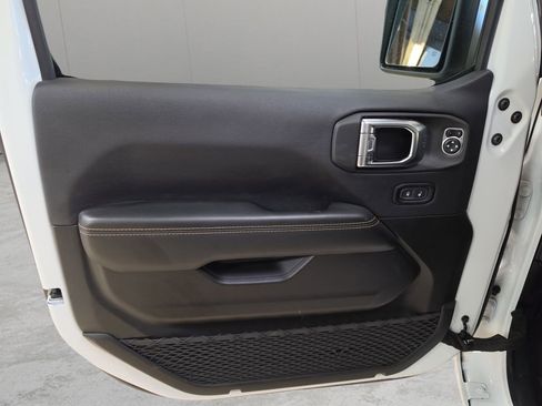Used 2025 Jeep Wrangler Unlimited Sahara w/ Safety Group AWD/4WD image 12