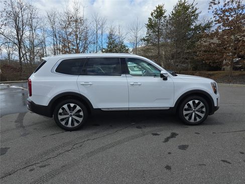 Used 2022 Kia Telluride EX w/ EX Premium Package image 2