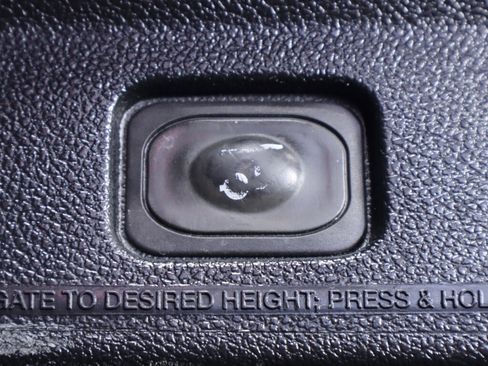 Used 2019 Ford Explorer Sport image 39