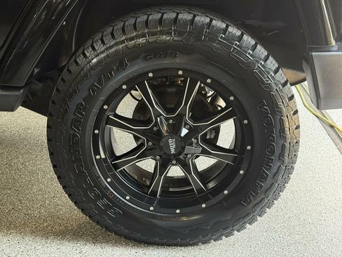 Used 2017 Jeep Wrangler Unlimited Sahara AWD/4WD image 32