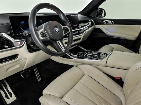 Used 2025 BMW X7 M60i AWD/4WD image 17