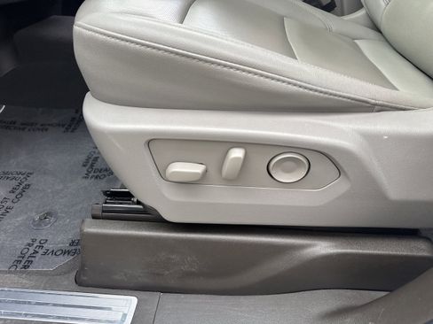 Used 2025 GMC Sierra 1500 SLT image 6