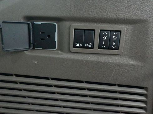 Used 2021 GMC Yukon Denali w/ LPO, Illumination Package image 38