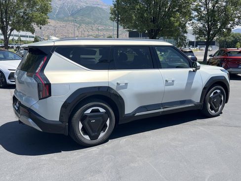 Used 2024 Kia EV9 Land AWD/4WD image 7
