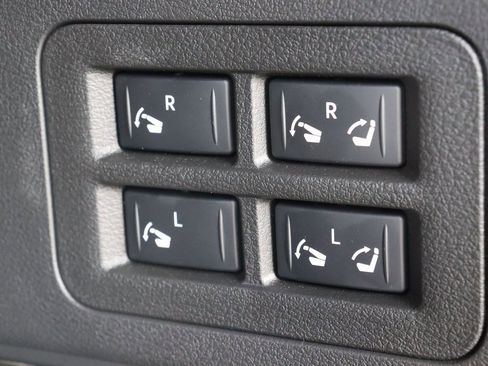 Used 2025 Nissan Armada Platinum Reserve image 11