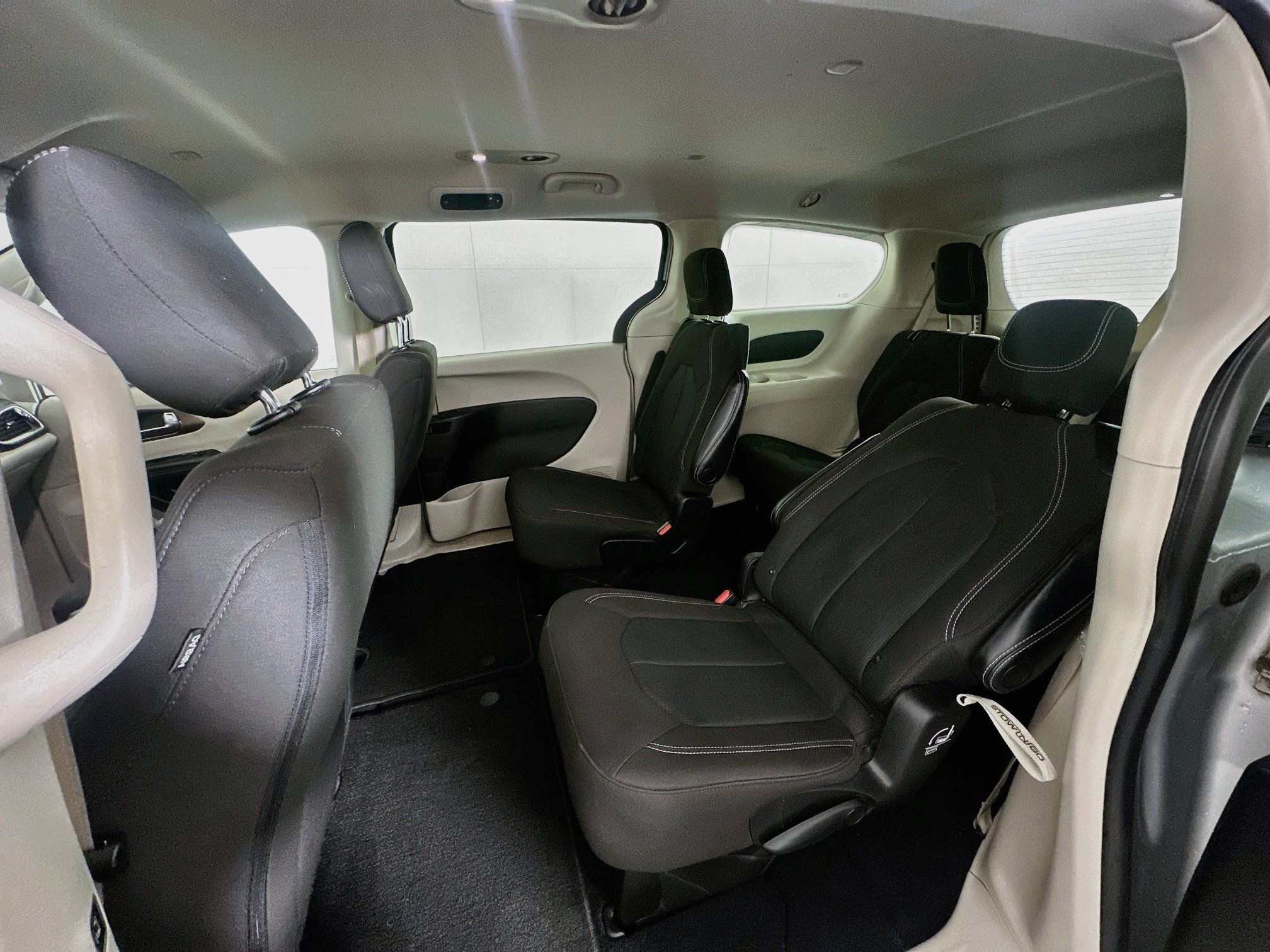 Used 2023 Chrysler Voyager LX FWD image 25