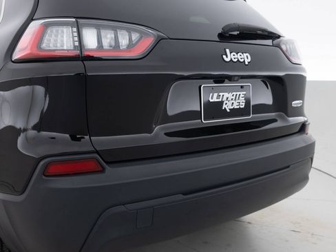 Used 2019 Jeep Cherokee Latitude Plus w/ Cold Weather Group FWD image 17