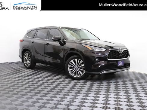 Used 2022 Toyota Highlander Platinum AWD/4WD image 1