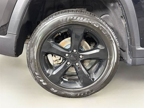 Used 2024 Jeep Grand Cherokee Altitude AWD/4WD image 34