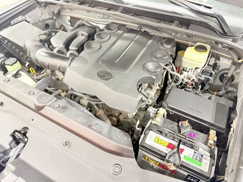 Used 2015 Toyota 4Runner Limited image 38