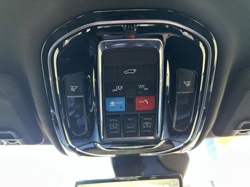 Used 2023 Jeep Grand Cherokee Overland w/ Luxury Tech Group IV image 39