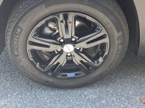 Used 2024 GMC Terrain SLE FWD image 10