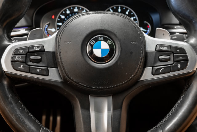 Used 2017 BMW 530i w/ M Sport Package RWD image 16