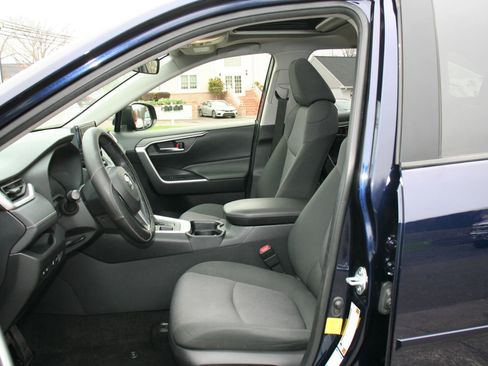 Used 2019 Toyota RAV4 XLE w/ Convenience Package image 30