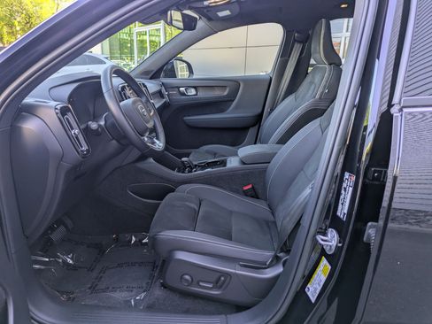 Used 2023 Volvo XC40 Recharge Ultimate AWD/4WD image 15