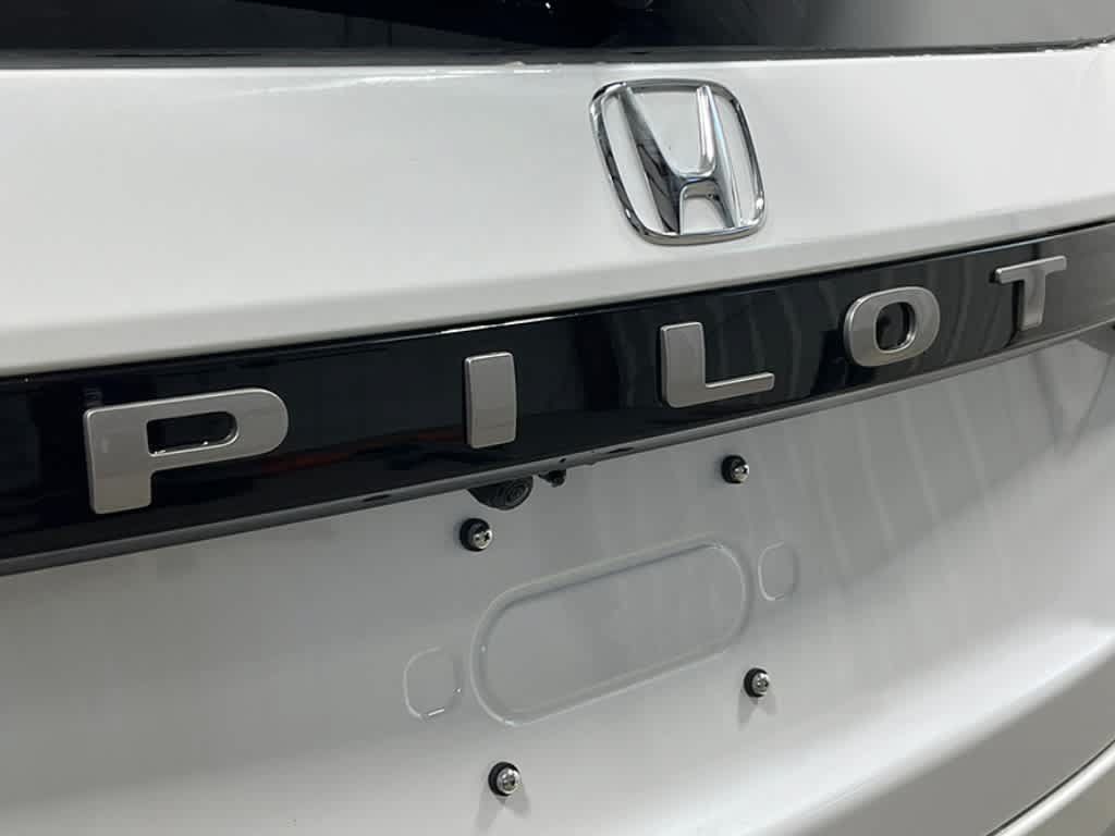 New 2026 Honda Pilot Touring image 7