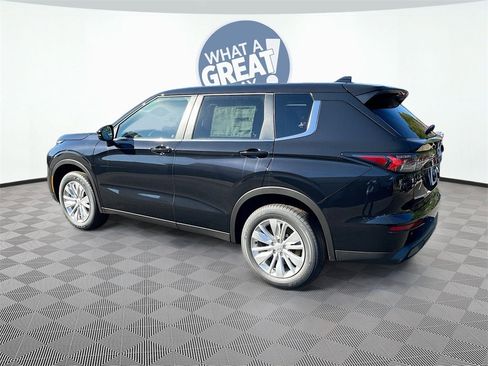 New 2025 Mitsubishi Outlander ES image 4