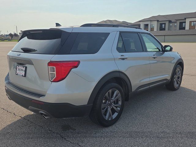 Used 2024 Ford Explorer XLT w/ Equipment Group 202A RWD image 13