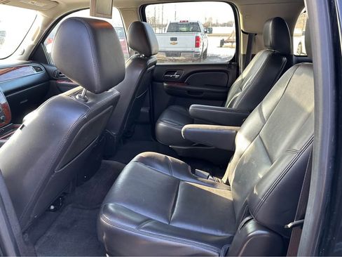 Used 2014 Chevrolet Suburban LTZ image 12
