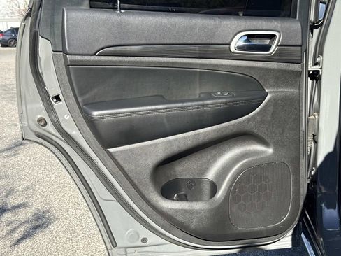 Used 2019 Jeep Grand Cherokee Altitude image 13