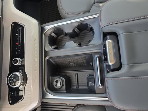 New 2025 Ford Expedition Active image 26