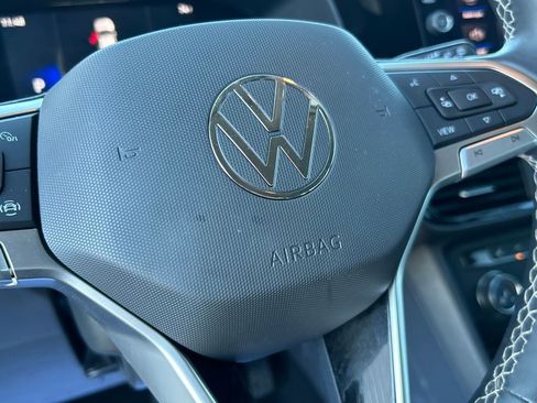 Used 2022 Volkswagen Taos SE image 22