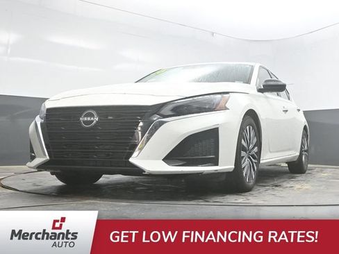 Used 2025 Nissan Altima 2.5 SV FWD image 37