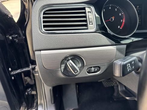 Used 2016 Volkswagen Jetta Sport FWD image 20