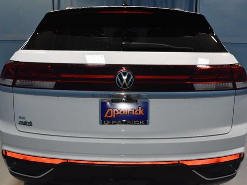 Used 2024 Volkswagen Atlas Cross Sport SE FWD image 26