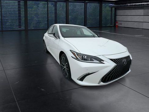 Certified 2025 Lexus ES 300h w/ Premium Package image 2