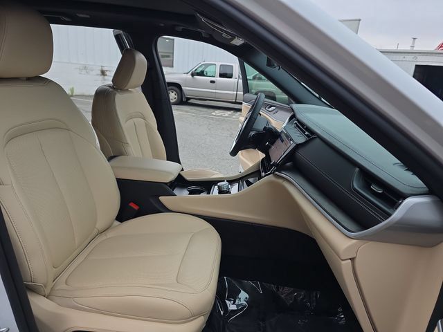 Used 2026 Jeep Grand Cherokee Limited w/ Luxury Tech Group II AWD/4WD image 11