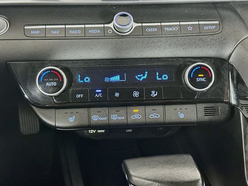 Used 2025 Hyundai Elantra SEL FWD image 24