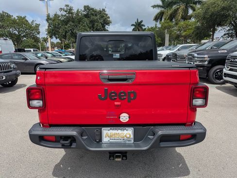 Used 2022 Jeep Gladiator Sport AWD/4WD image 7