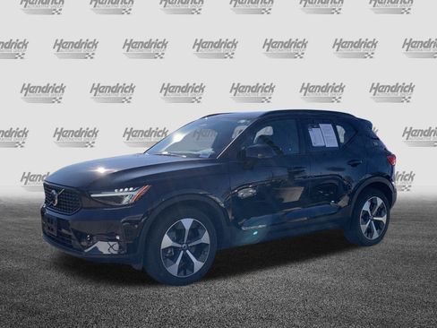 Used 2025 Volvo XC40 B5 Plus image 5
