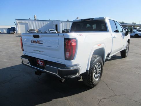 Used 2022 GMC Sierra 2500 SLE w/ SLE Value Package; AWD/4WD image 6