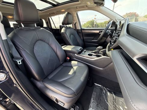 Certified 2025 Toyota Highlander Platinum AWD/4WD image 27
