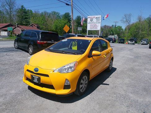 Used 2014 Toyota Prius C Two FWD image 2