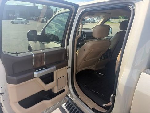 Used 2018 Ford F150 Lariat w/ Equipment Group 502A Luxury AWD/4WD image 18