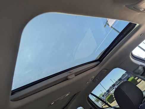 Certified 2023 GMC Acadia SLE w/ Driver Convenience Package image 11