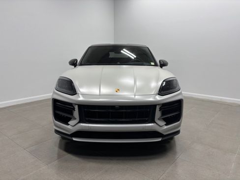 Used 2024 Porsche Cayenne Turbo GT AWD/4WD image 3