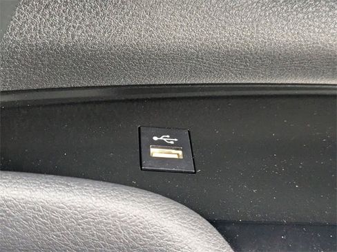 Used 2025 Toyota Sienna Platinum image 24