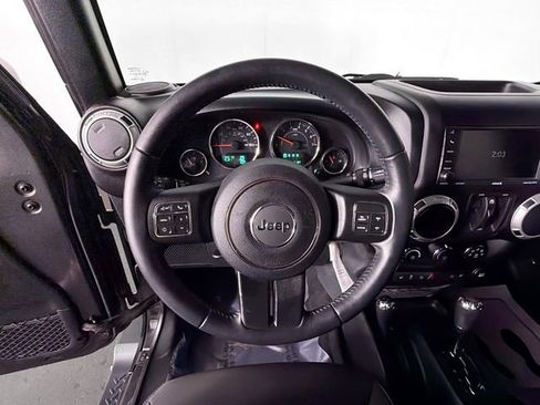 Used 2018 Jeep Wrangler Unlimited Sahara w/ Dual Top Group AWD/4WD image 10