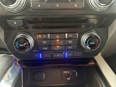 Used 2015 Ford F150 Lariat w/ Equipment Group 502A Luxury AWD/4WD image 20