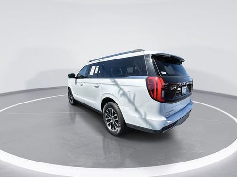 Used 2025 Ford Expedition Max Platinum AWD/4WD image 3