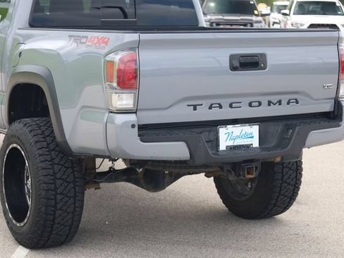 Used 2020 Toyota Tacoma TRD Off-Road w/ TRD Premium Off Road Package AWD/4WD image 7