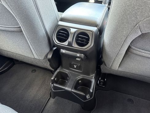 Used 2025 Jeep Wrangler Unlimited Sahara AWD/4WD image 20