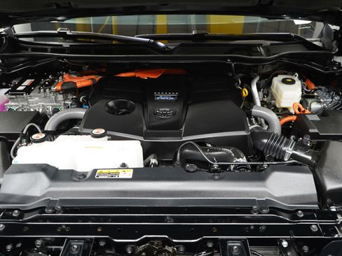 Used 2025 Toyota Sequoia Platinum image 40