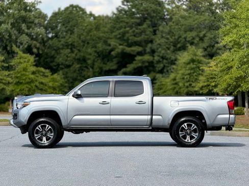 Used 2017 Toyota Tacoma TRD Sport w/ Tow Package RWD image 9