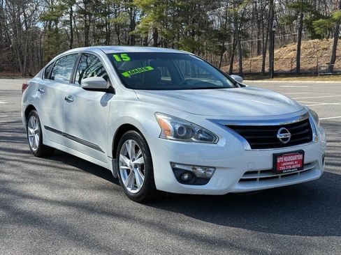 Used 2015 Nissan Altima 2.5 SV w/ Convenience Package image 3